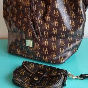 Dooney & Bourke wristlet
